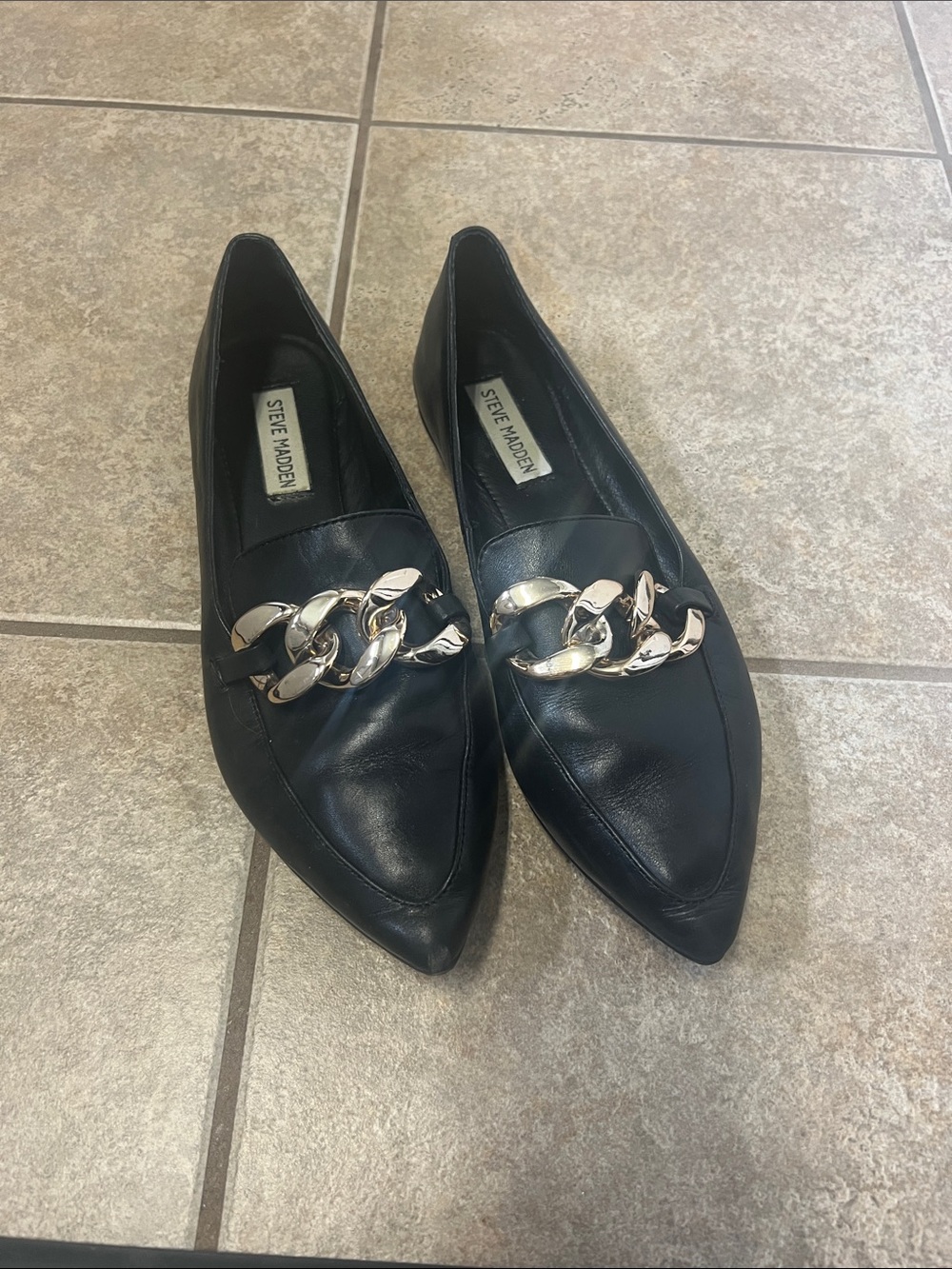Famed Loafer Steve Madden Black Pointed Chain-Accent Flats